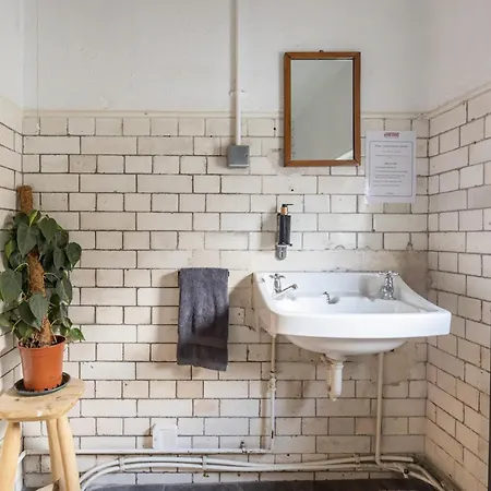Lotus Guesthouse London Exterior photo