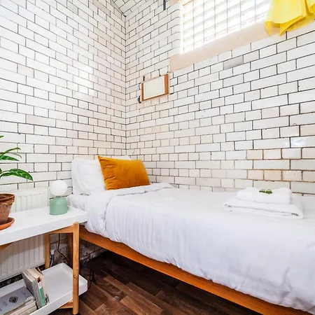 Lotus Guesthouse London Exterior photo